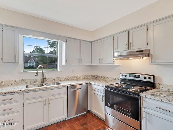 4th image of 6 Sunnymead Dr