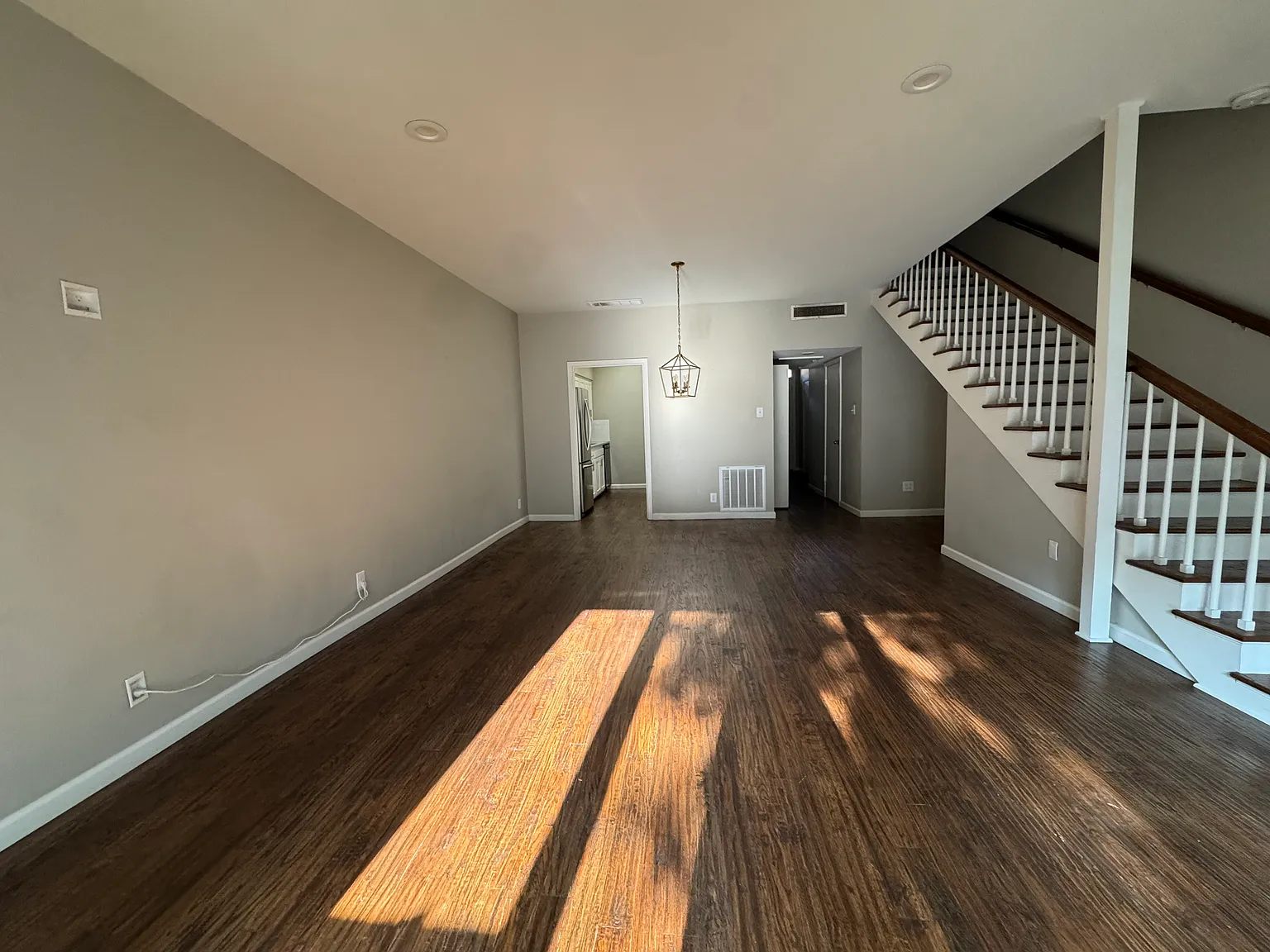 3 bed, 2.5 bath, 1522 sqft, $4,000 — Photo 2