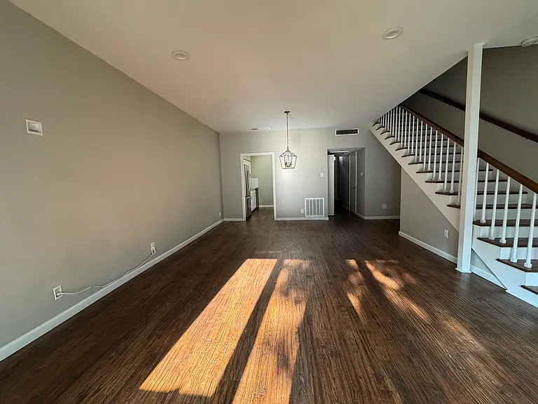 7424 W Northwest Hwy #6 — Photo 2