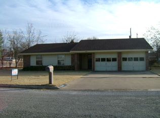 1105 W Gray St, Olney, TX 76374