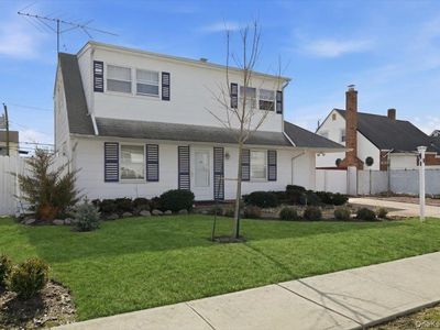 24 Crag Lane, Levittown, NY, 11756
