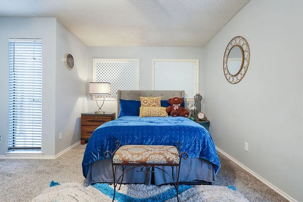 2 bed, 894 sqft, $1,465 — Photo 1