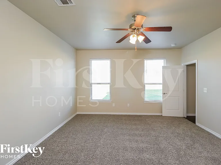 9708 Allie Hope Ln — Photo 8