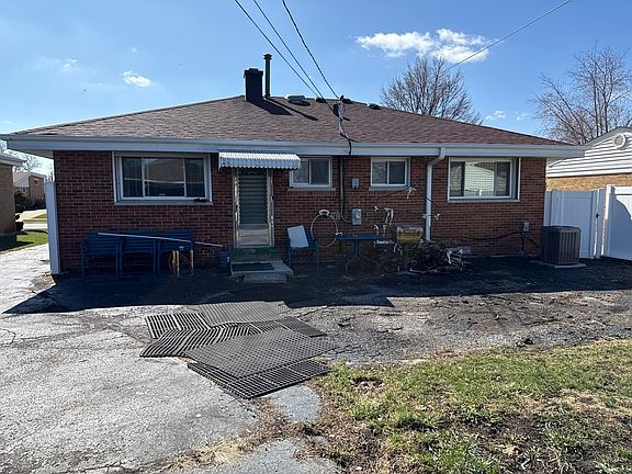 2nd image of 10842 Claridge Ave