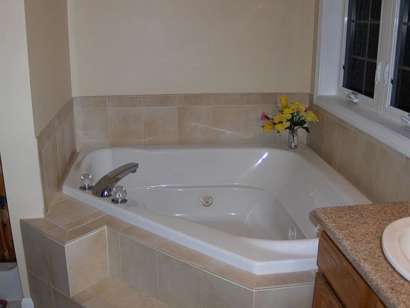 3rd image of 122 Macintosh Ln