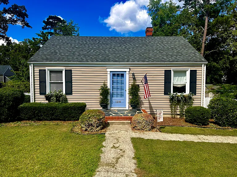 1210 Foxcroft Rd — Photo 1