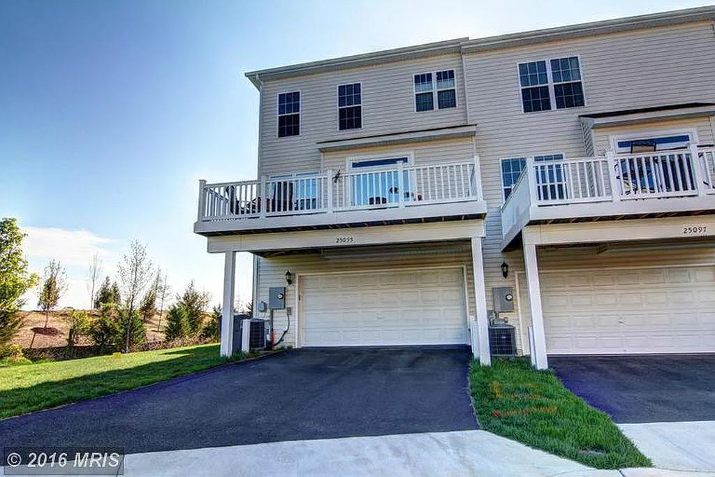 25095 Croxley Green Square — Photo 2