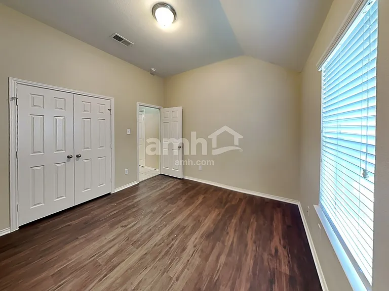 2113 Breezeway Ln — Photo 16