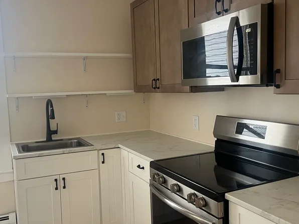 9 Mount Vernon St #102, Biddeford, ME 04005