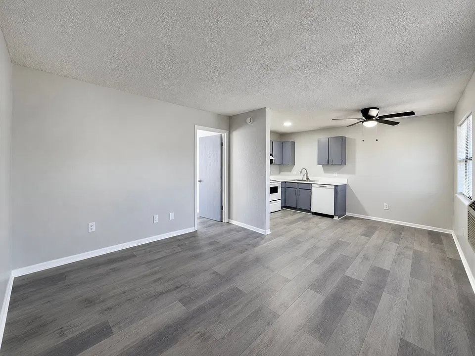 2525 NW 38th