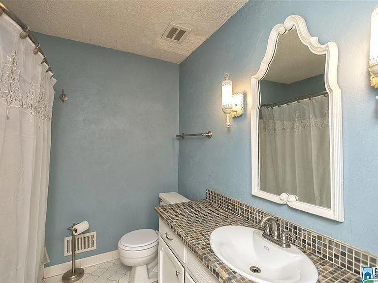 2nd bathroom