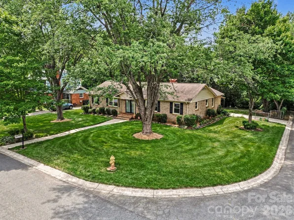 2143 Knickerbocker Dr, Charlotte, NC 28212