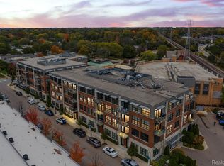 2051 Villa Rd UNIT 301, Birmingham, MI 48009