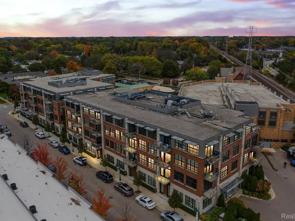 2051 Villa Rd Unit 301, Birmingham, MI 48009