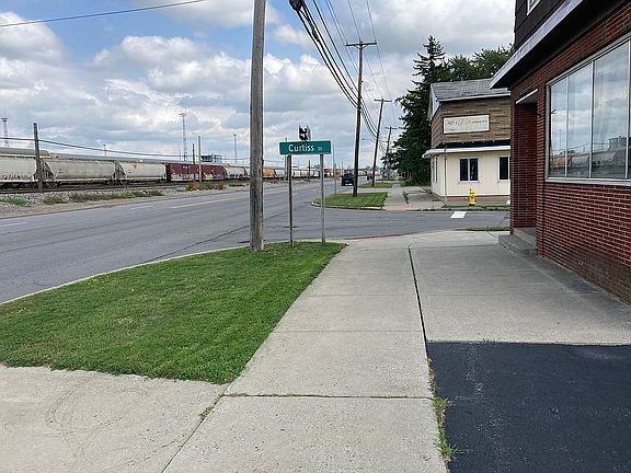2nd image of 2215 Broadway St