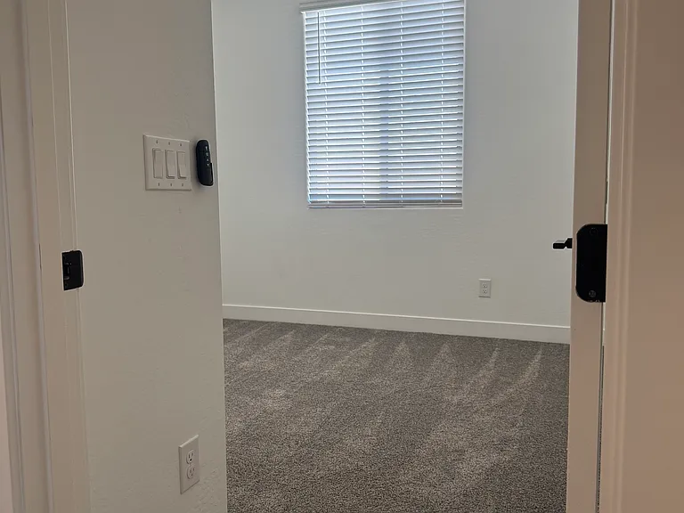 2521 S 180th Dr — Photo 39