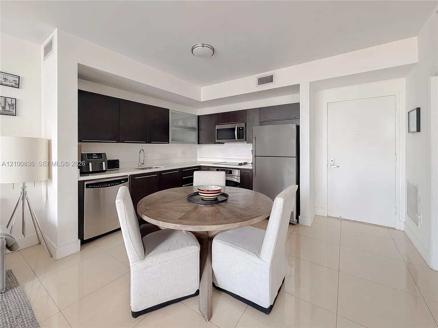 Ivy Condo — Photo 3