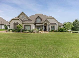 8 Swanbourne Cv, Jackson, TN 38305