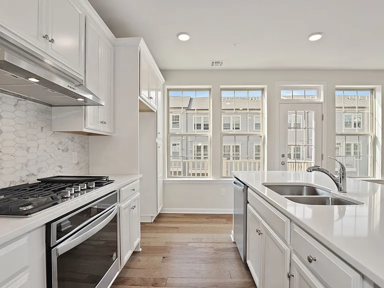 7 Leahy Dr — Photo 3