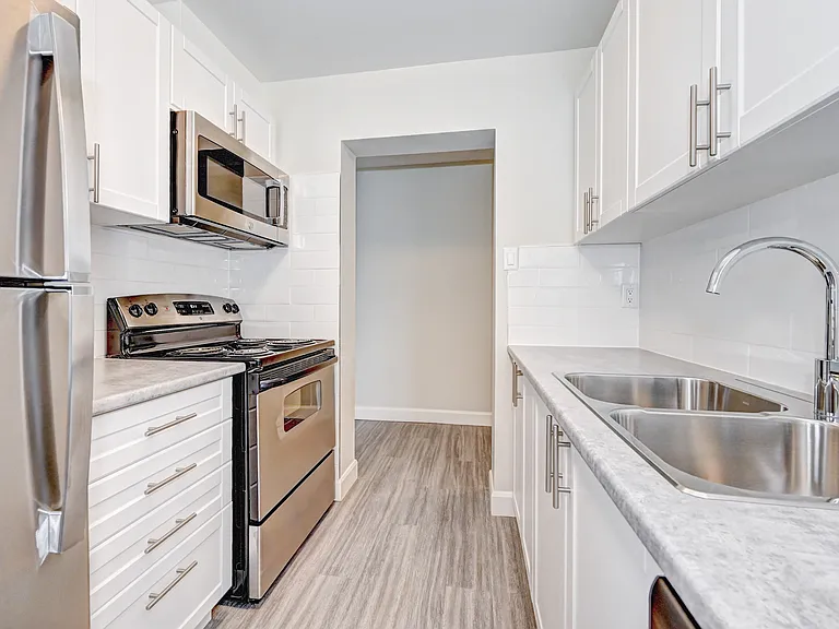 294 Talbot St — Photo 1