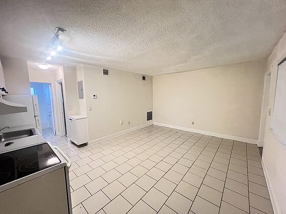 2nd image of 610 & 612 NE 29th Dr #10586157