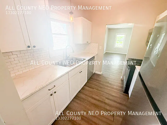 Cozy 2bedroom, 1bath Akron home that blends charm with everyday convenience! — Photo 3