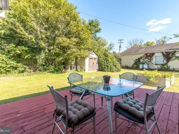15 Red Cliff Village Ln, Upper Black Eddy, PA 18972