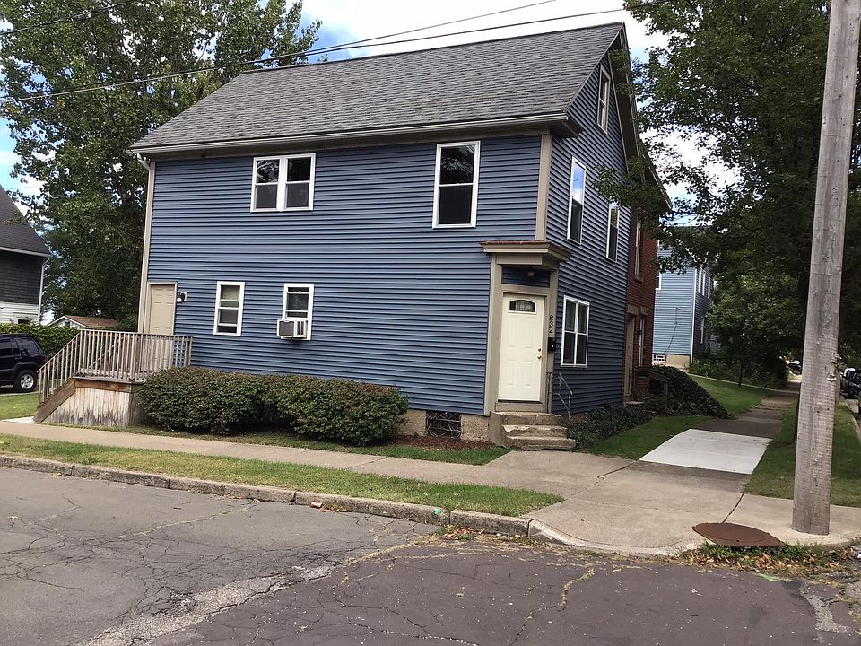 1st image of 832 W 2nd St #1