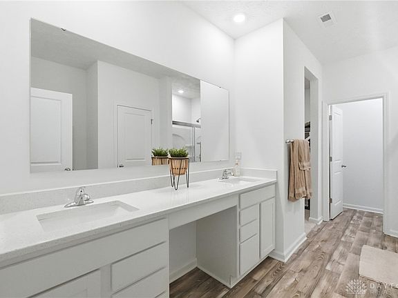 4th image of 137 Evergreen Way