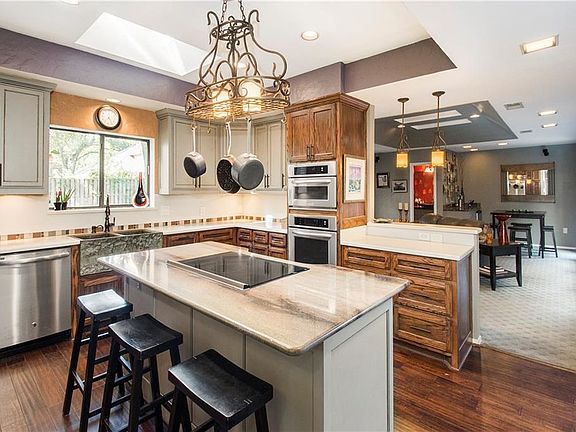 5th image of 9603 Hilldale Dr