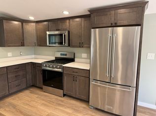 805 Woodland Ter, Valparaiso, IN 46383
