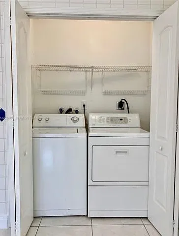 4 bed, 2.5 bath, 2416 sqft, $4,400 — Photo 3