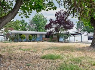 452 W Pine St, Central Point, OR 97502
