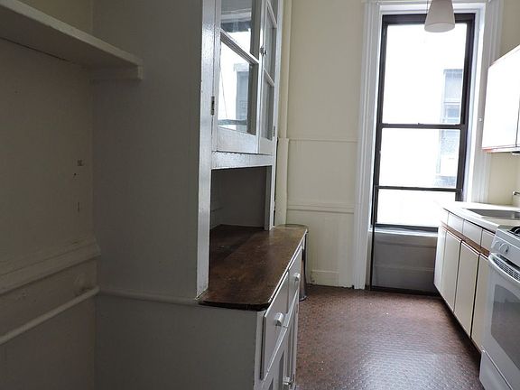 3rd image of 73 Cranberry St APT 4R