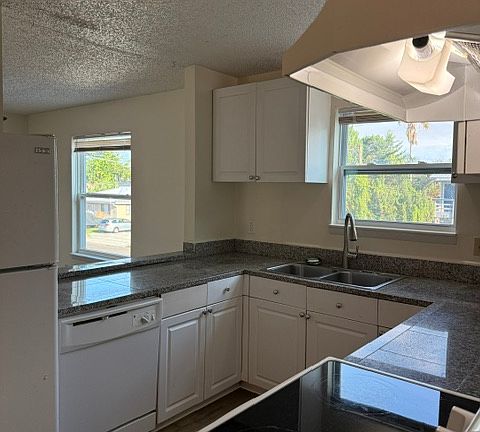 4th image of 208 9th St #B