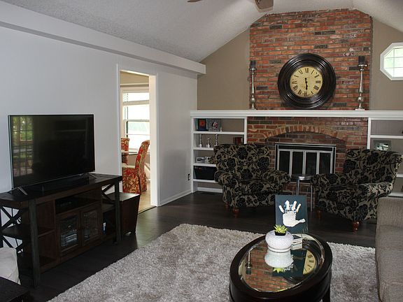 Spacious LR w/ gas fireplace