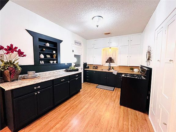 5th image of 1323 W 2nd St