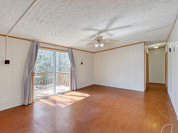 4th image of 1107 Plum Rd