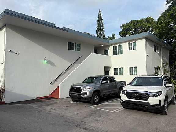 2nd image of 160 NE 55th St APT 3