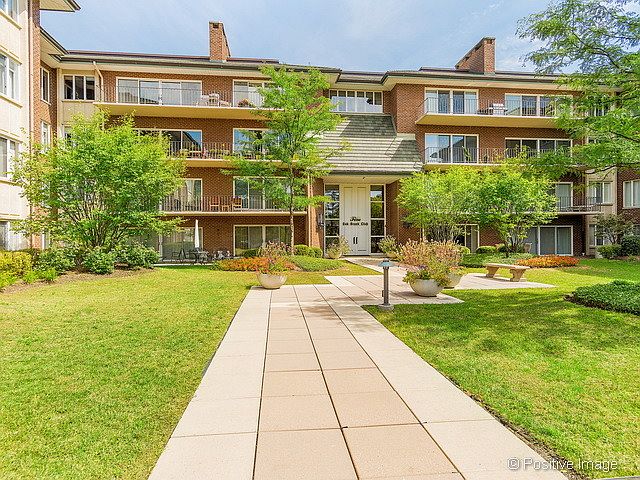 1st image of 5 Oak Brook Club Dr APT P2s