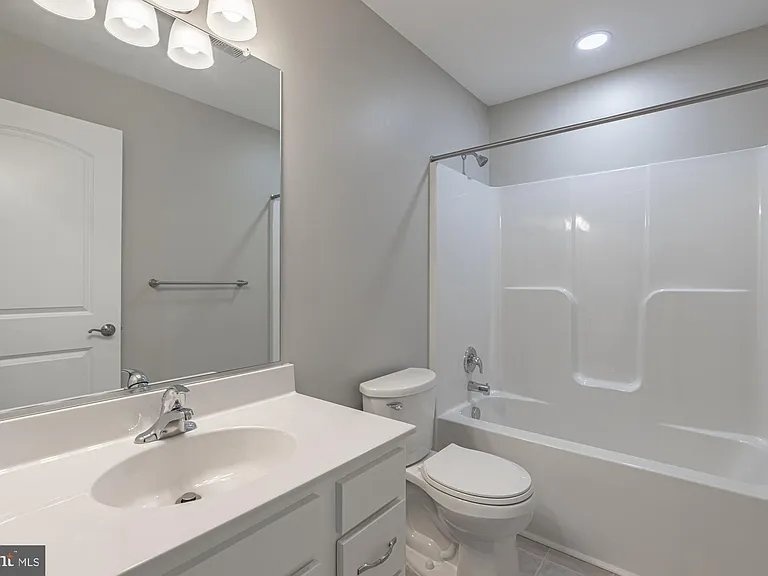 438 Hill St — Photo 19