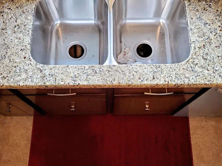 305 Thomas Dr #8 — Photo 10