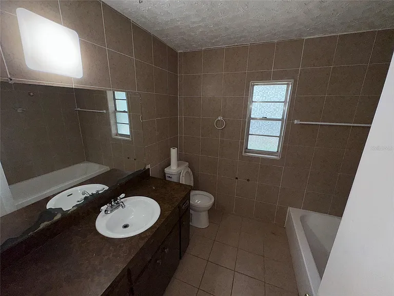 3011 E Flora St — Photo 27