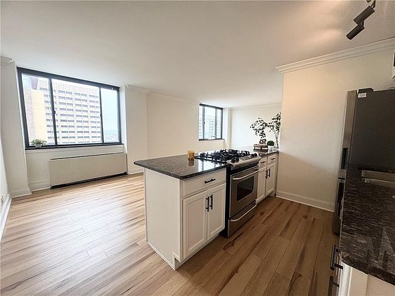 5th image of 700 E 8th St Unit 14E