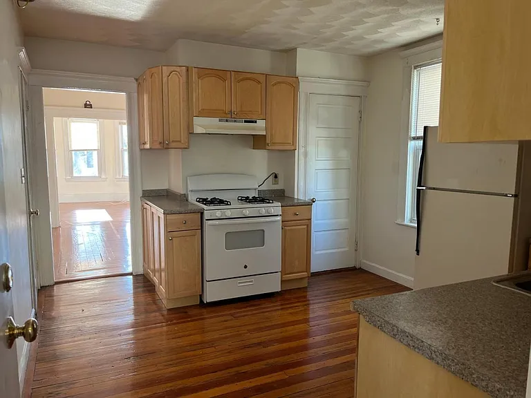 140 Bridge St #2 — Photo 3