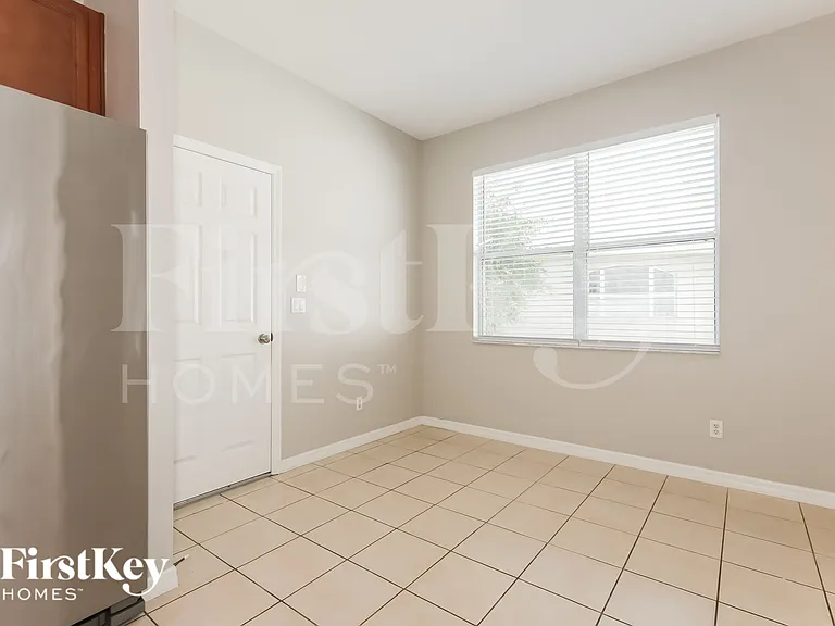 1427 Main St — Photo 16