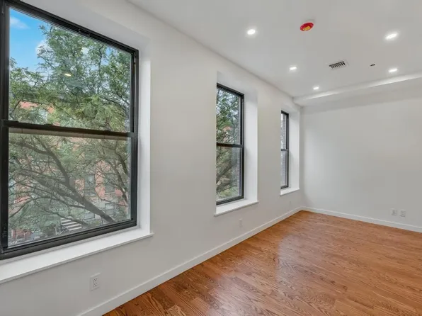 109 President Street image 3 of 17