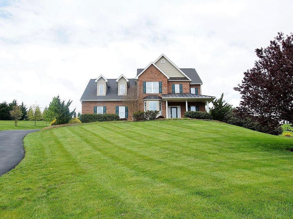 1st image of 105 Walnut Manor Dr