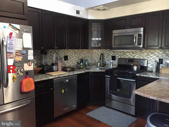 9526 State Rd, Philadelphia, PA 19114