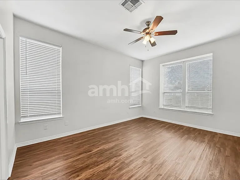 2204 Perkins Crossing Dr — Photo 9
